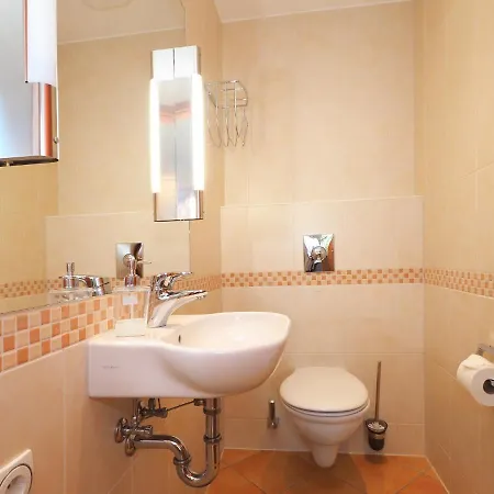 Kaiservillen - Mit 1 Schlafzimmer Und Balkon C24
