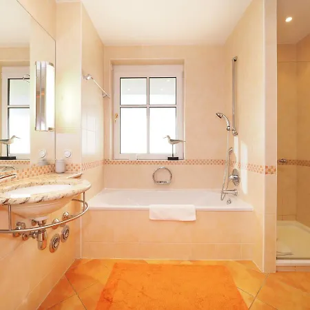 Kaiservillen - Mit 1 Schlafzimmer Und Balkon C24 Lägenhet
